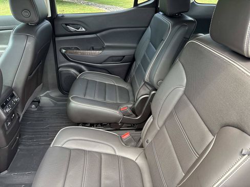Used 2023 GMC Acadia Denali w/ Denali Technology Package FWD image 32