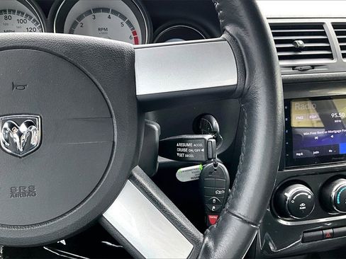 Used 2009 Dodge Challenger R/T image 25