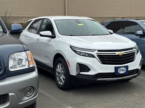 Used 2024 Chevrolet Equinox LT AWD/4WD image 2