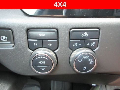 Certified 2022 Chevrolet Silverado 1500 LT w/ Leather Package AWD/4WD image 28