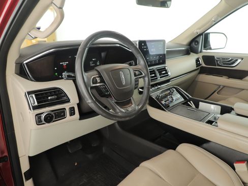 Used 2018 Lincoln Navigator Select w/ Technology Package image 17