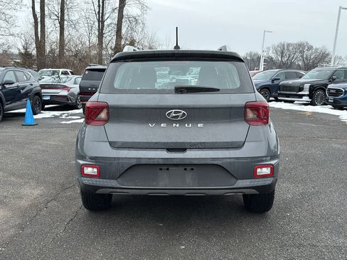 Used 2023 Hyundai Venue Limited w/ Cargo Package image 4