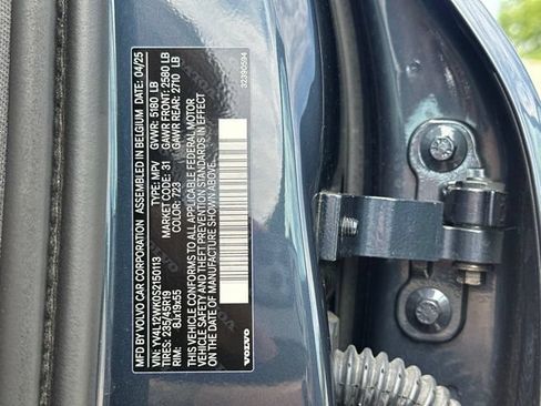 Certified 2025 Volvo V60 B5 Cross Country Plus AWD/4WD image 33