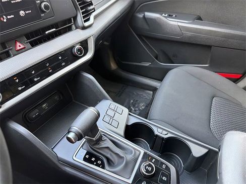 Certified 2025 Kia Sportage LX image 18
