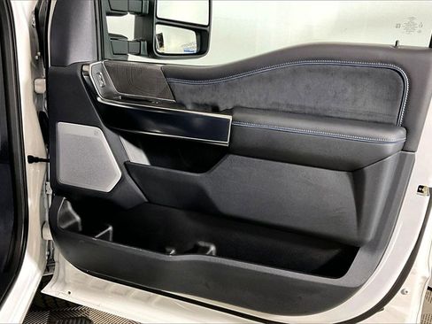 Used 2025 Ford F250 Platinum image 19