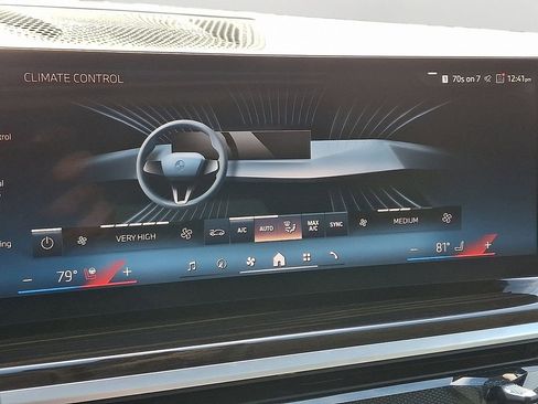 Used 2025 BMW X7 xDrive40i w/ Premium Package image 18