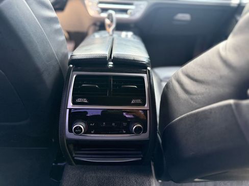 Used 2022 BMW 750i xDrive w/ M Sport Package image 26