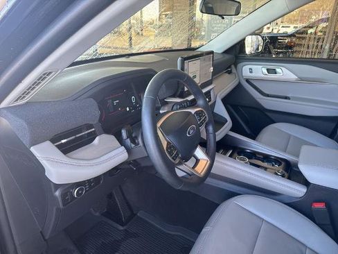 Certified 2025 Ford Explorer Active w/ Active Comfort Package image 9
