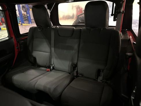 Used 2018 Jeep Wrangler Unlimited Sport S image 27