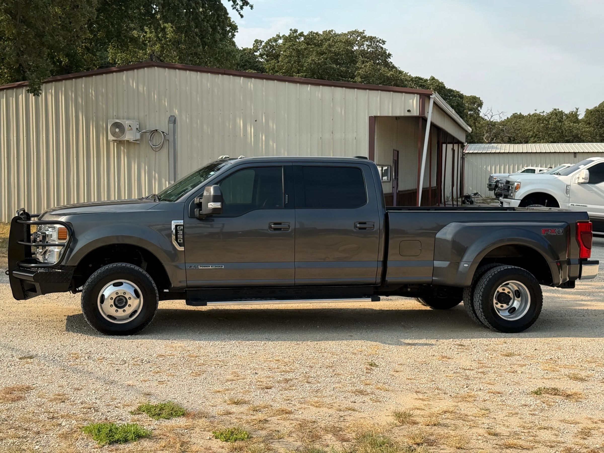Used 2020 Ford F350 Lariat w/ Lariat Value Package AWD/4WD image 4