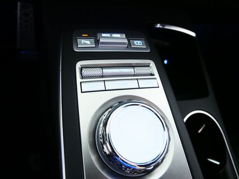 Used 2025 Genesis GV70 3.5T Sport w/ Sport Advanced Package AWD/4WD image 31