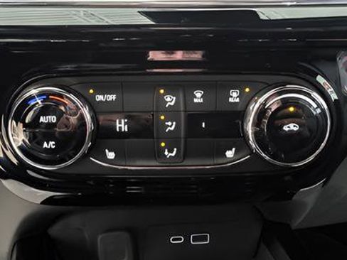 New 2026 Chevrolet Trax RS w/ Sunroof Package FWD image 21