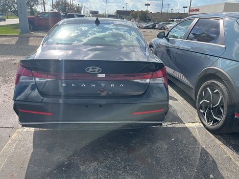Certified 2025 Hyundai Elantra Sport FWD image 5