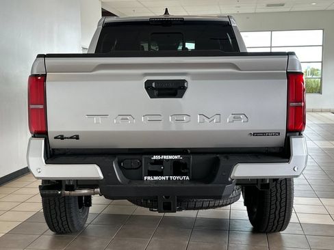 Used 2025 Toyota Tacoma TRD Off-Road AWD/4WD image 7