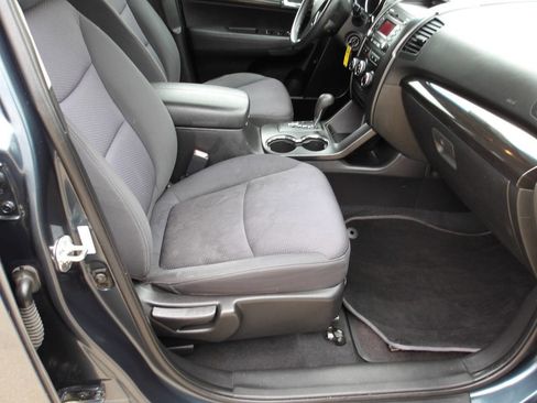 Used 2011 Kia Sorento LX FWD image 6