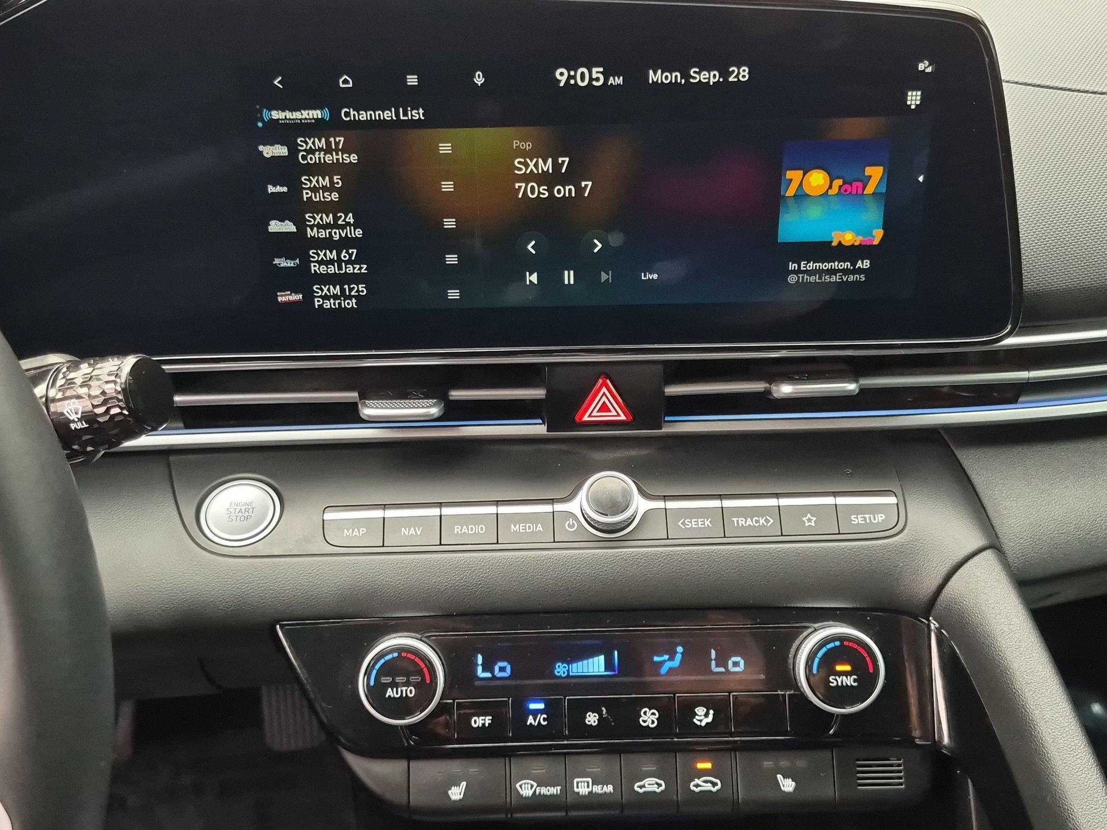 Used 2024 Hyundai Elantra Limited FWD image 18