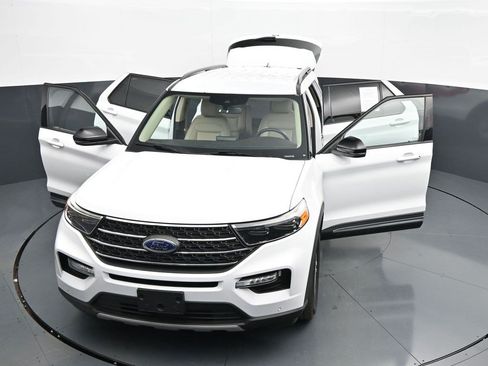 Used 2023 Ford Explorer XLT w/ Equipment Group 202A AWD/4WD image 38