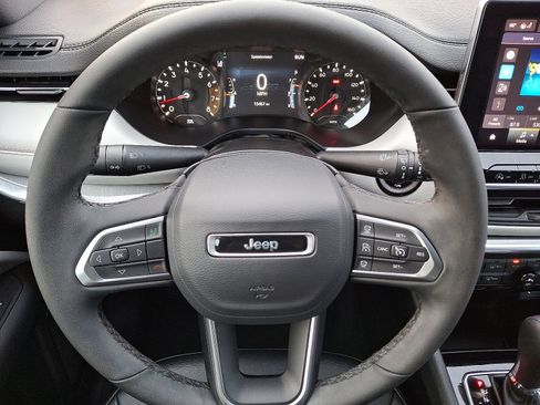 Certified 2024 Jeep Compass Limited image 18