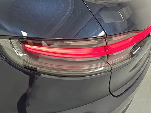 Certified 2021 Porsche Macan AWD/4WD image 30
