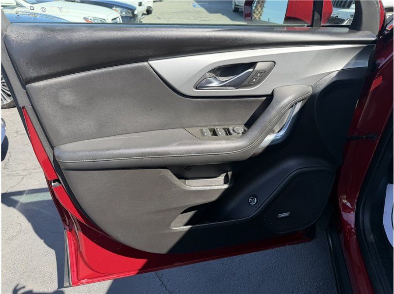 Used 2019 Chevrolet Blazer LT w/ Sound & Technology Package FWD image 16