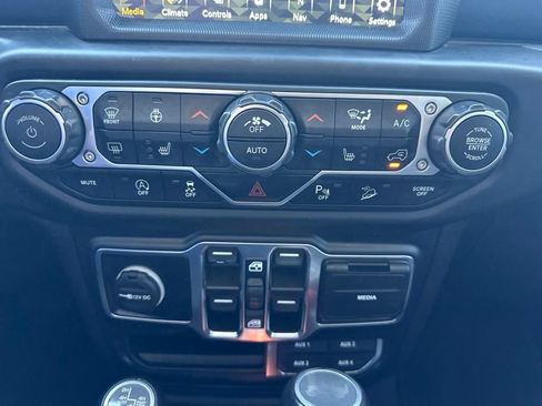 Used 2021 Jeep Wrangler Unlimited Sahara AWD/4WD image 4