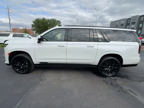 Used 2024 Cadillac Escalade ESV Sport Platinum w/ LPO, ONYX Package AWD/4WD image 5