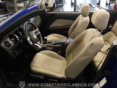 Used 2014 Ford Mustang Convertible RWD image 3