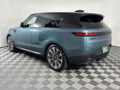 Used 2024 Land Rover Range Rover Sport SE AWD/4WD image 3