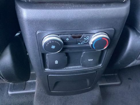 Used 2022 Ford Explorer XLT w/ Equipment Group 202A AWD/4WD image 18