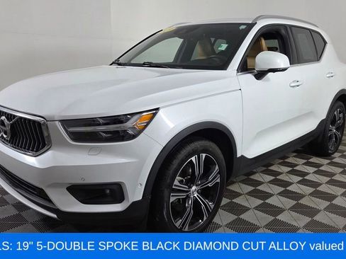 Used 2019 Volvo XC40 T5 Inscription image 3