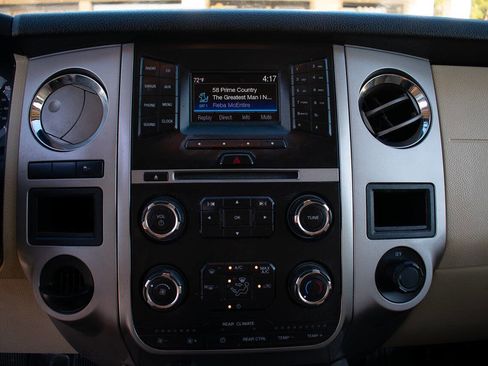 Used 2017 Ford Expedition XLT image 21