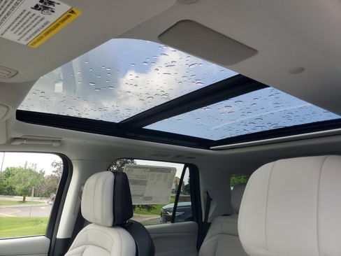 New 2026 Lincoln Navigator Reserve AWD/4WD image 11