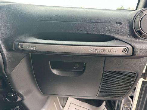 Used 2015 Jeep Wrangler Sport w/ Connectivity Group image 18