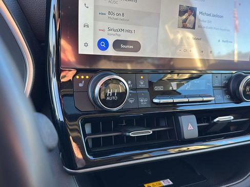 Certified 2024 Toyota Highlander XLE image 23