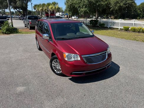 Used 2013 Chrysler Town & Country Touring-L w/ Entertainment Group #2 FWD image 20