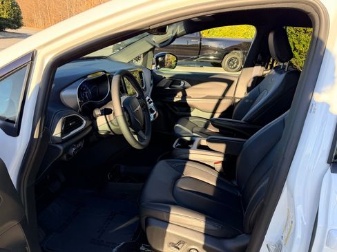 New 2026 Chrysler Pacifica Select w/ S Appearance Package FWD image 14