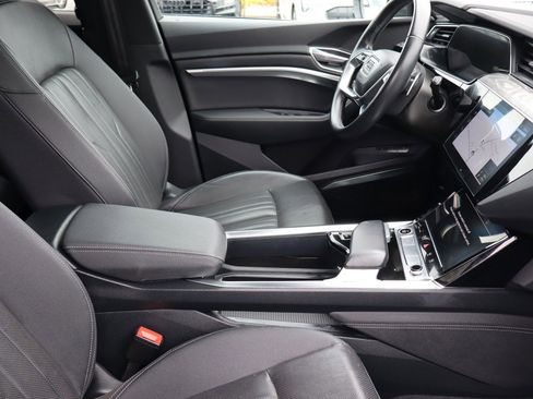 Used 2022 Audi e-tron Premium Plus w/ Premium Plus Package image 13