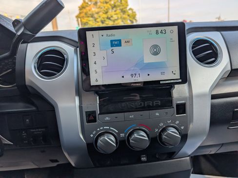 Used 2017 Toyota Tundra SR5 image 18