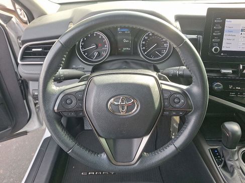 Used 2023 Toyota Camry SE image 18