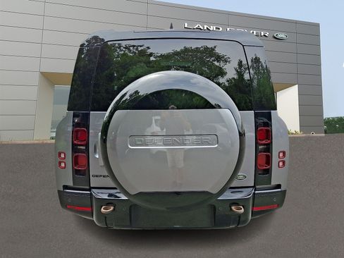 Used 2023 Land Rover Defender 110 X-Dynamic SE AWD/4WD image 7