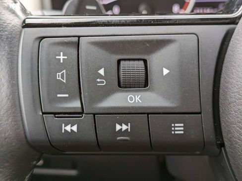 Used 2023 Nissan Rogue SL w/ SL Premium Package image 25