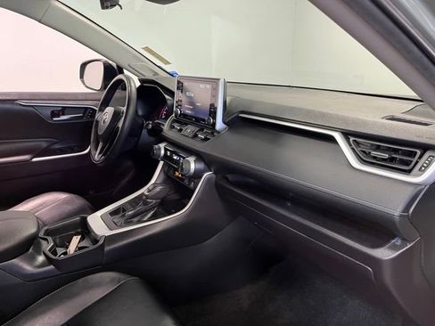 Used 2021 Toyota RAV4 XLE Premium image 12