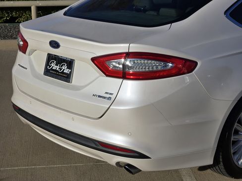 Used 2016 Ford Fusion SE w/ Equipment Group 502A image 14