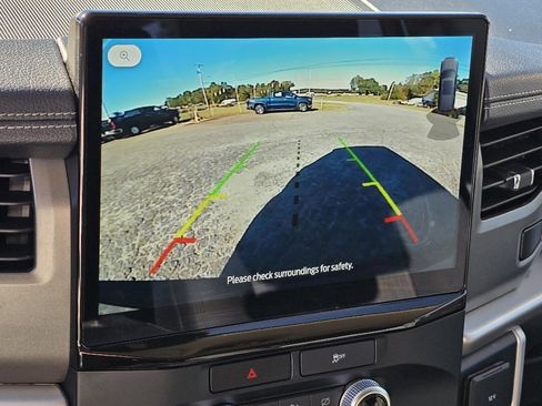 Used 2022 Ford Expedition XLT image 5