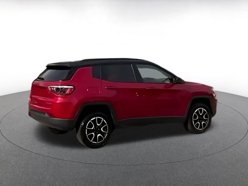 Used 2025 Jeep Compass Trailhawk AWD/4WD image 10