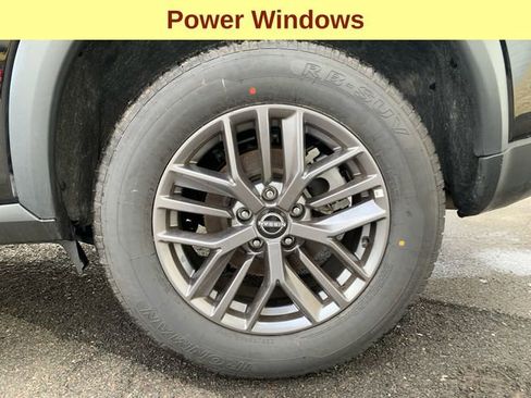 Used 2024 Nissan Rogue S image 9