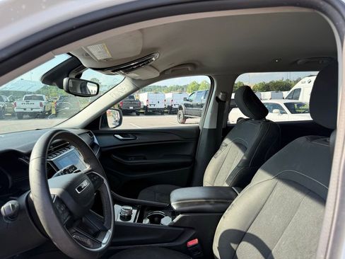 Used 2023 Jeep Grand Cherokee L Laredo image 7