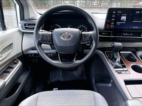 Used 2023 Toyota Sienna LE image 12