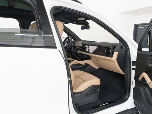 New 2026 Porsche Cayenne image 28