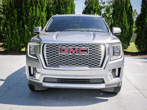 Used 2023 GMC Yukon Denali w/ LPO, Floor Liner Package AWD/4WD image 3